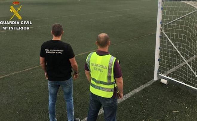 La Guardia Civil se persona en un campo de fútbol (Foto: GC).