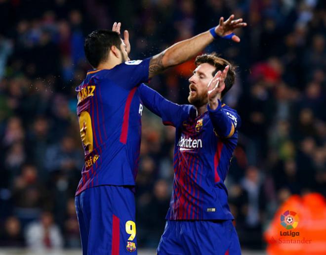 Messi y Suárez celebran uno de sus goles ante el Girona.