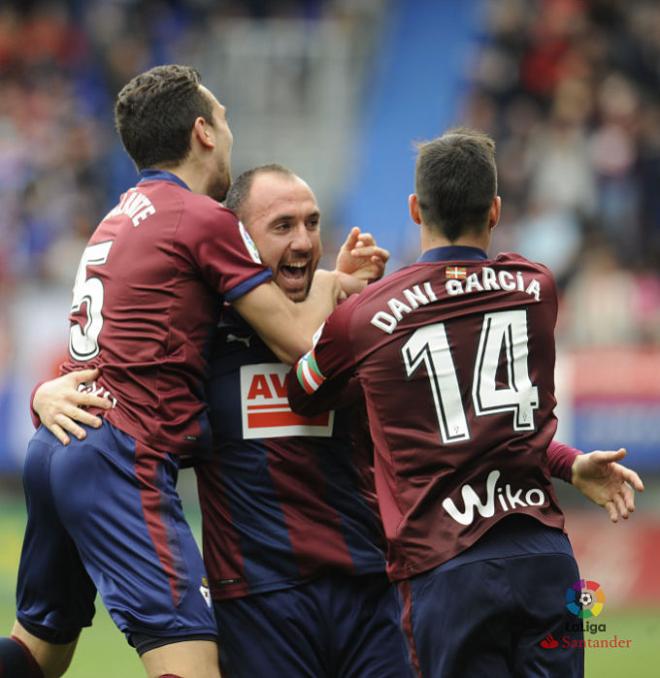Ramis celebra un gol con el Éibar.