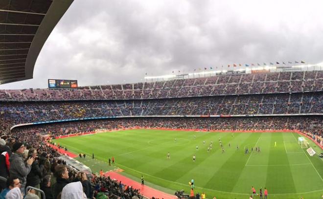 El Camp Nou apenas superó la media entrada.