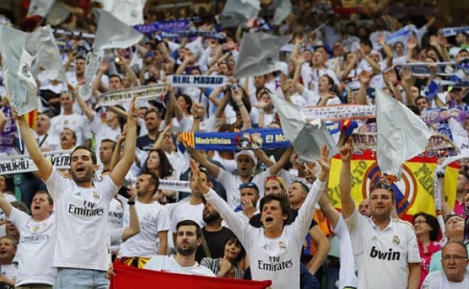 Aficionados del Real Madrid durante un partido del cuadro blanco.