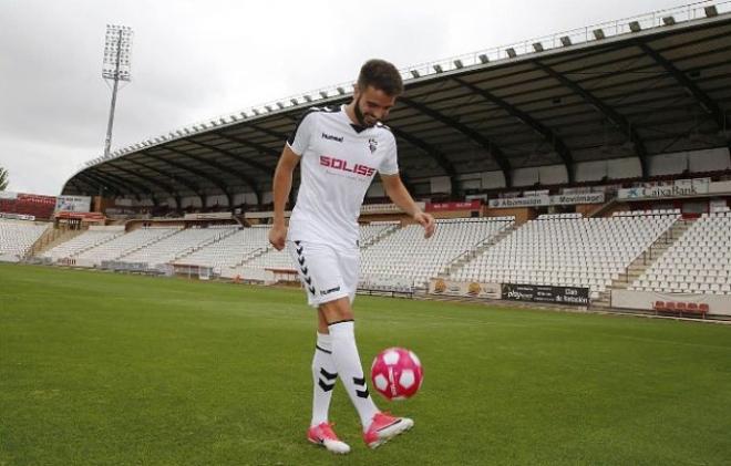 Pelayo Novo, en su presentación con el Albacete.