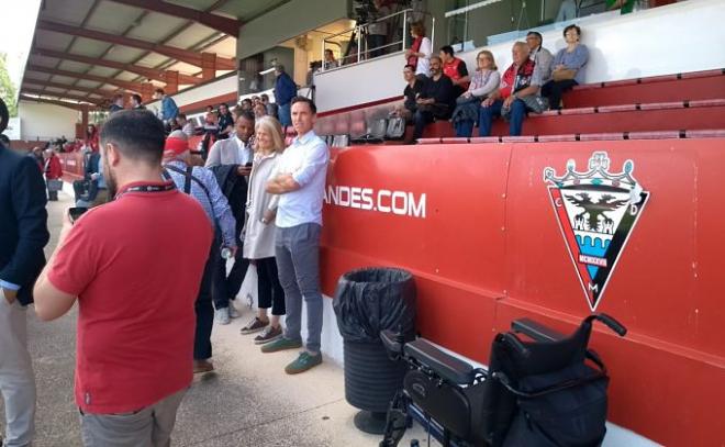 Steve Nash presenciando el partido del Mallorca en Anduva.