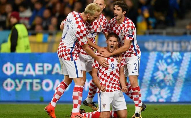 Kramaric celebra con sus compañeros uno de los goles.