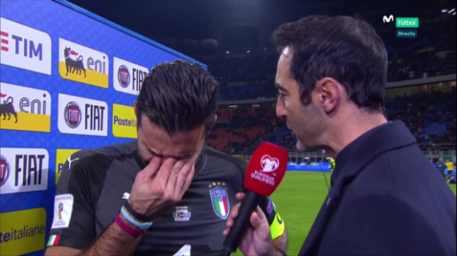 Buffon llora tras la eliminación final.