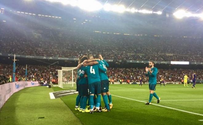 Los jugadores del Real Madrid celebran un gol en la ida de la Supercopa.