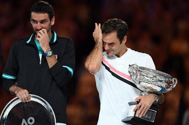 Federer, emocionado tras recoger el trofeo.