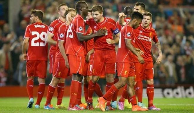 Los jugadores del Liverpool celebran el gol de Gerrard.