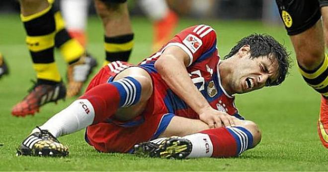 En el suelo tras la lesión en el partido de Supercopa.