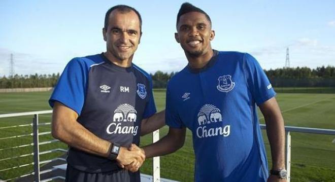 Martínez junto a Eto'o este año en el Everton.