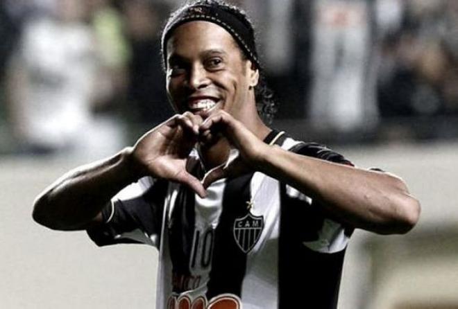 Ronaldinho sigue sin equipo.