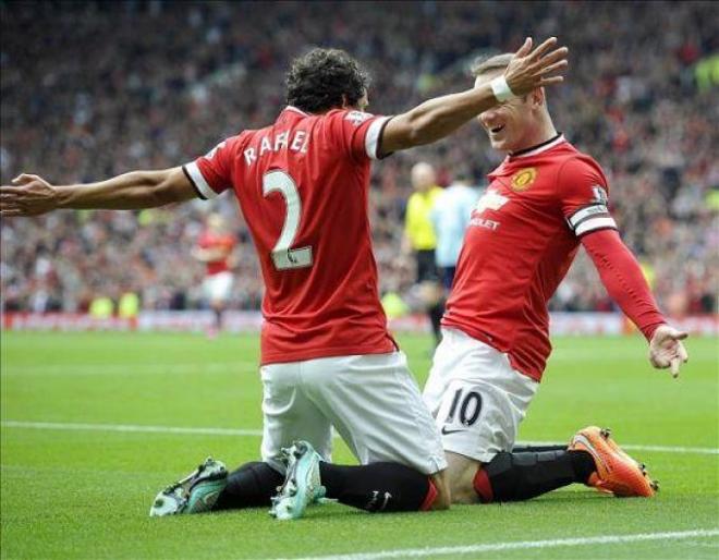 Rooney celebra su gol con Rafael.