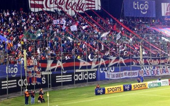 Aficionados de Cerro Porteño durante el partido.