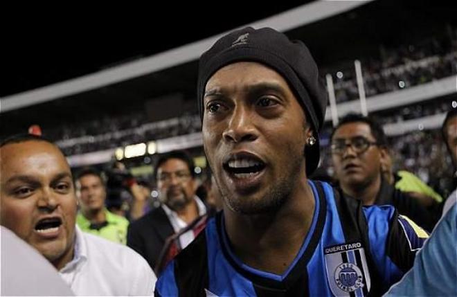 Ronaldinho ha recibido insultos racistas.