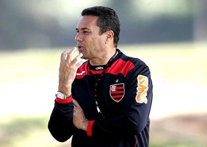 El técnico en un entrenamiento con el Flamengo.