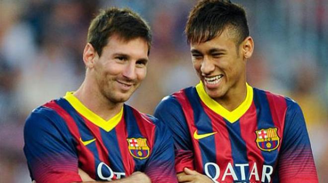 Messi y Neymar, entre risas antes de un partido.