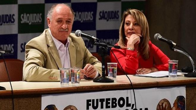 Scolari, con Brandao, en una conferencia.