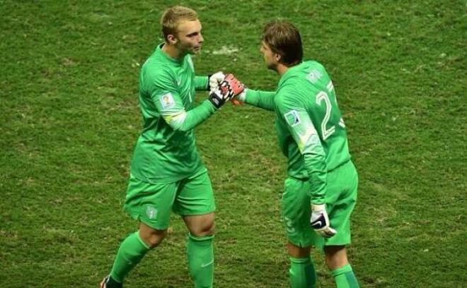 Momento del cambio de Krul por Cillessen.