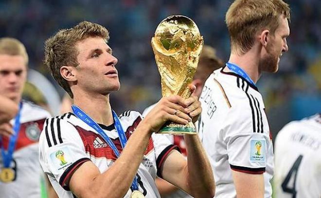 Müller, con la Copa del Mundo.