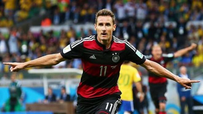 Klose celebra su gol número 16 en un Mundial.