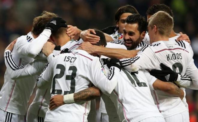 Los jugadores del Real Madrid celebran un gol.