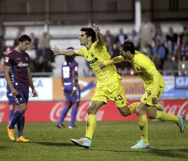 El jugador del Villarreal celebra el gol que da el empate a su equipo.