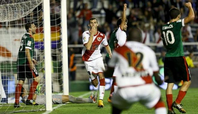 Baptistao celebra uno de los dos goles.