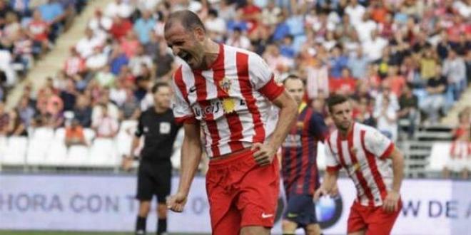 Soriano celebrando el único gol almeriense en La Liga.
