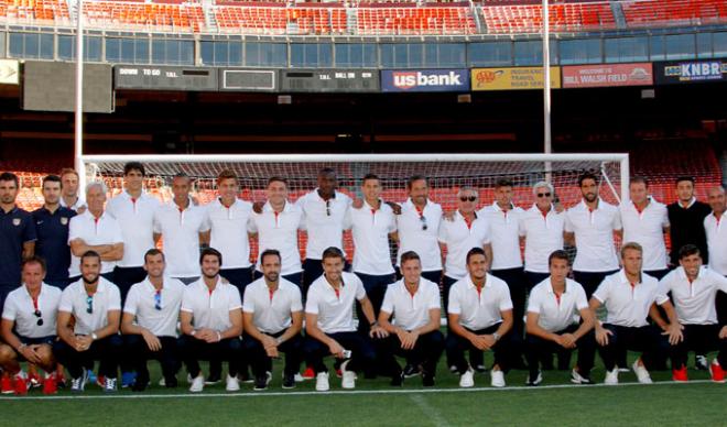 La plantilla posa en el mítico estadio californiano.