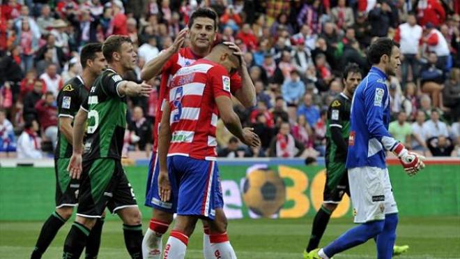 Riki y El Arabi celebran un gol.