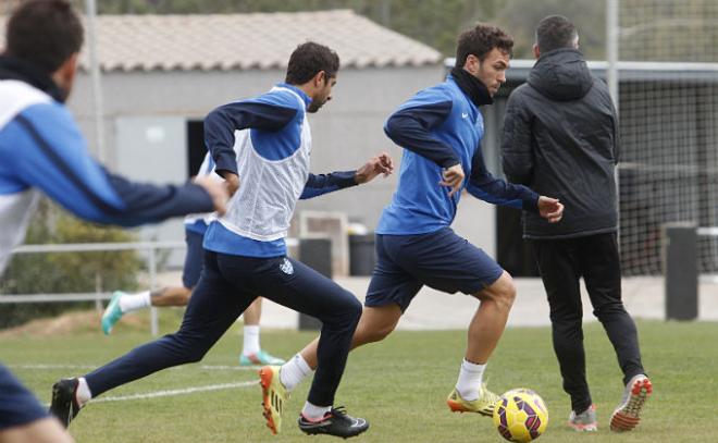 El Adoua, en un entrenamiento con el Levante.