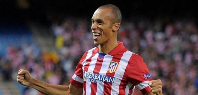 Miranda celebra un gol con el Atlético de Madrid.