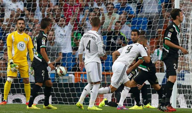 Benzema hizo el primer gol merengue en esta Liga.