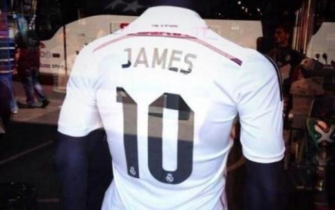 Una camiseta con el nombre de James en Madrid.