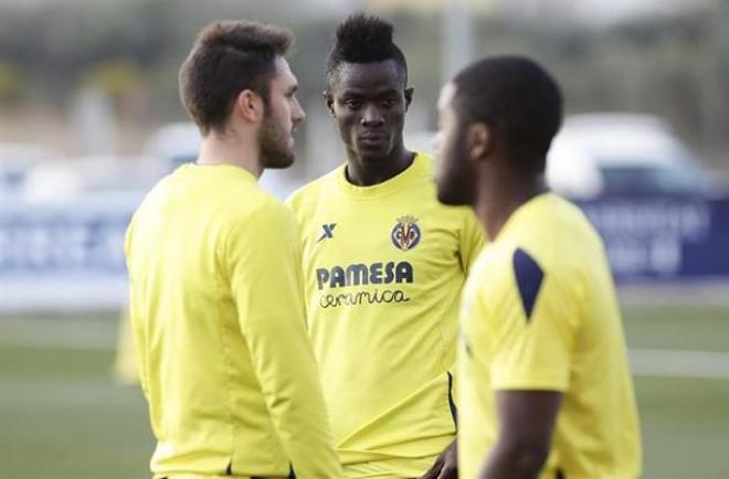 Bailly durante una sesión de entrenamiento con el Villarreal.