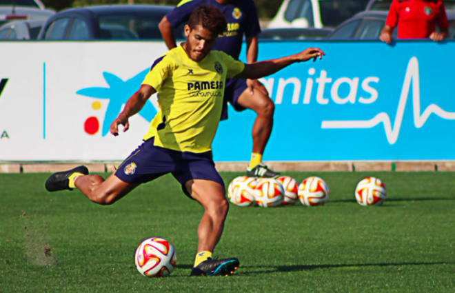 Jonathan dos Santos salió tocado del Camp Nou.