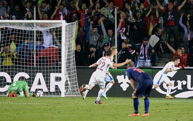 Pilar mete el gol en los últimos minutos.