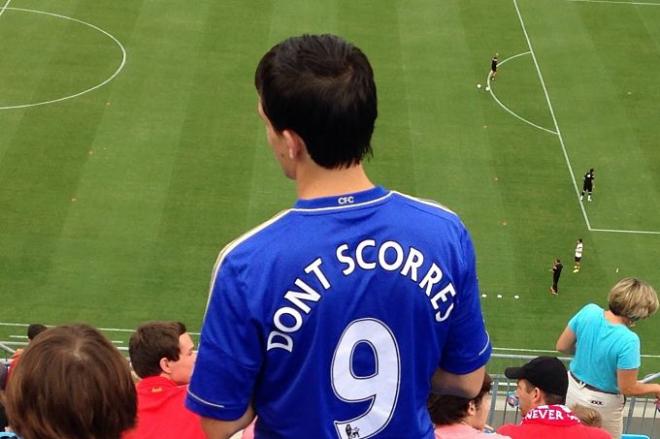 Un aficionado con la camiseta de 'Don't Scorres'.