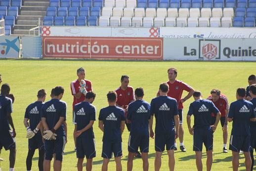 La plantilla del Recre entrenando.