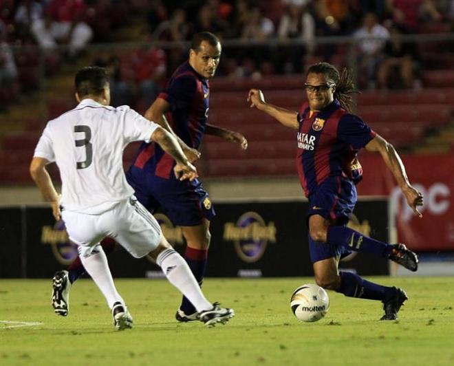 Rivaldo y Davis ante Cannavaro.