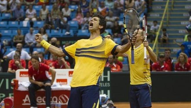 Melo y Soares celebran la victoria en dobles.