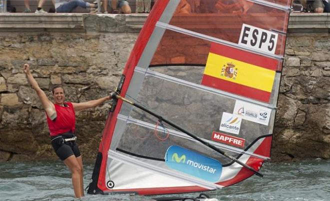 Alabau celebra el segundo puesto.