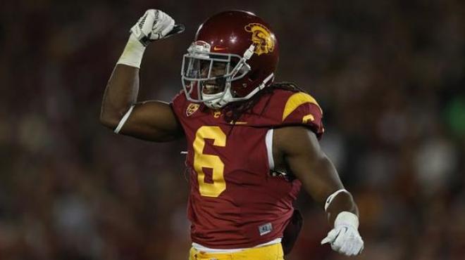 Josh Shaw juega en el USC Trojans.