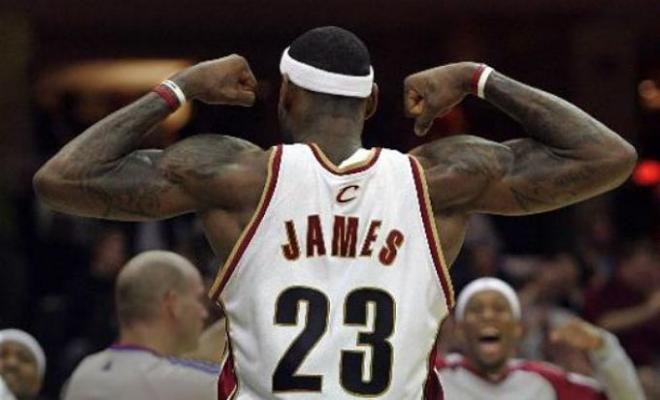 LeBron James en un partido de la NBA.