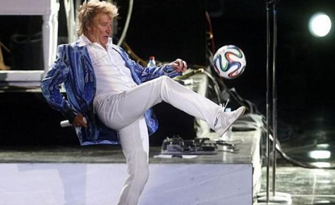 A Rod Stewart le encanta el fútbol.