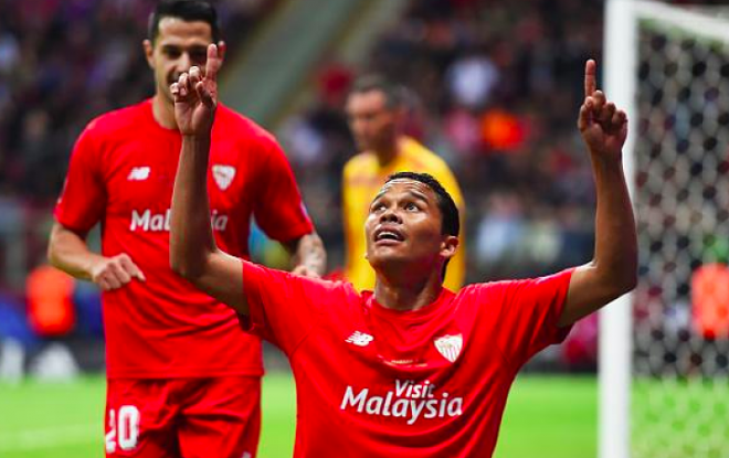 Bacca celebra el segundo gol.