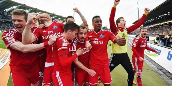 Los jugadores del Hamburgo celebran un gol.