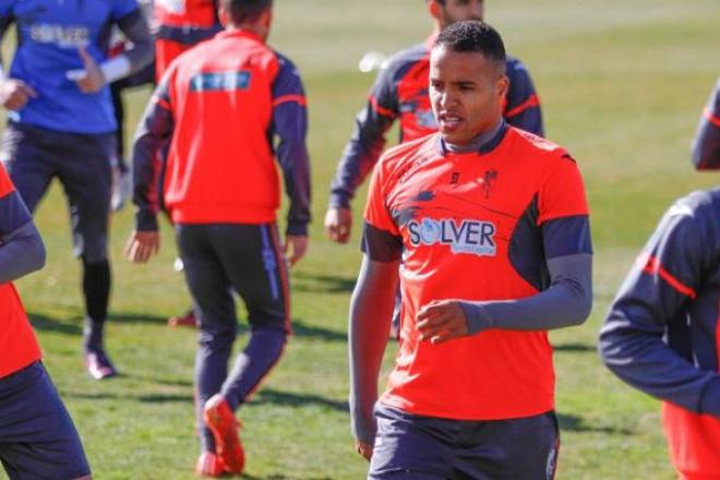 El-Arabi durante un entrenamiento con el Granada.