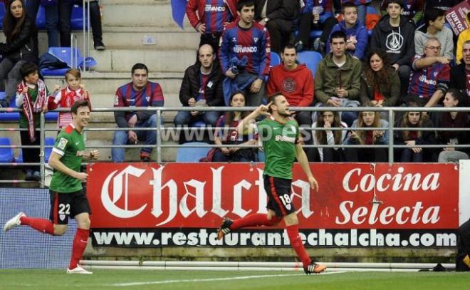 Gurpegui celebra el único gol del partido.