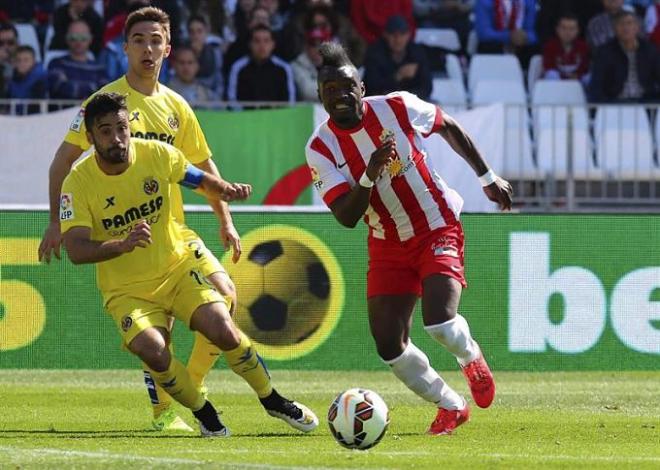 Thievy ante el jugador del Villarreal.